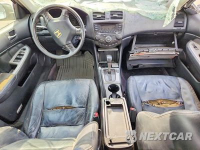 Zdjęcie 8 z 12 samochodu: 2006 HONDA ACCORD EX VIN:JHMCM568X6C008835 - miniatura