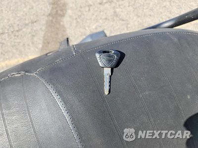 Zdjęcie 8 z 9 samochodu: 2013 TRIUMPH MOTORCYCLE THRUXTON VIN:SMT920K1XDT572030 - miniatura