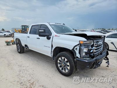 Czwarte zdjęcie samochodu z boku: 2025 CHEVROLET SILVERADO K2500 CUSTOM VIN:1GC4KMEY7SF170292 - miniatura