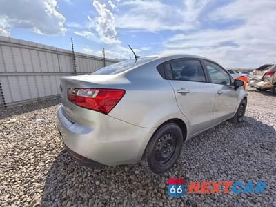 Trzecie zdjęcie samochodu z tyłu: 2014 KIA RIO LX VIN:KNADM4A31E6368324 - miniatura