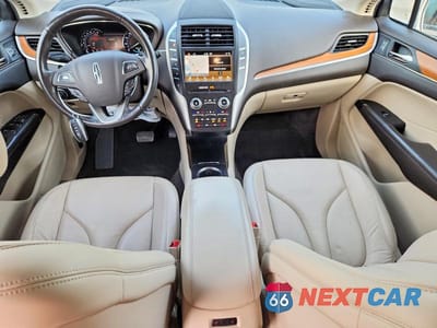 Zdjęcie 8 z 13 samochodu: 2019 LINCOLN MKC SELECT VIN:5LMCJ2D90KUL02858 - miniatura