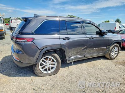 Trzecie zdjęcie samochodu z tyłu: 2025 JEEP GRAND CHEROKEE LAREDO VIN:1C4RJHAGXSC272460 - miniatura