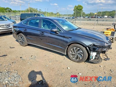 Czwarte zdjęcie samochodu z boku: 2026 HYUNDAI SONATA HYBRID BLUE VIN:KMHL24JJXTA155266 - miniatura