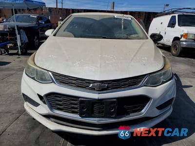 Piąte zdjęcie samochodu w środku: 2016 CHEVROLET CRUZE LS VIN:1G1BC5SM6G7300164 - miniatura