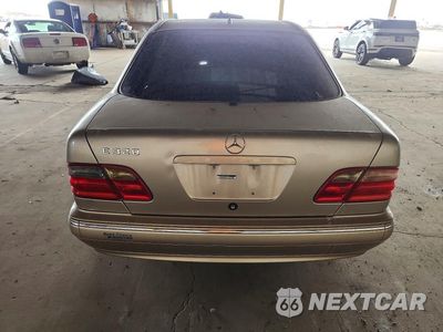 Zdjęcie 6 z 12 samochodu: 2000 MERCEDES-BENZ E 320 VIN:WDBJF65J6YB126837 - miniatura