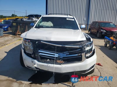 Piąte zdjęcie samochodu w środku: 2017 CHEVROLET SUBURBAN K1500 PREMIER VIN:1GNSKJKC1HR380030 - miniatura