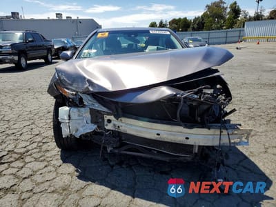 Piąte zdjęcie samochodu w środku: 2018 TOYOTA CAMRY HYBRID XLE VIN:4T1B21HK1JU005888 - miniatura