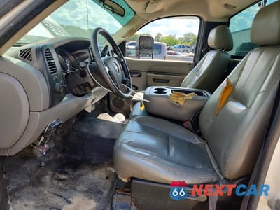 Zdjęcie 7 z 13 samochodu: 2010 CHEVROLET SILVERADO C2500 HEAVY DUTY VIN:1GC3CVBG4AF155225 - miniatura