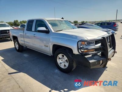 Czwarte zdjęcie samochodu z boku: 2018 CHEVROLET SILVERADO C1500 LT VIN:2GCRCRECXJ1100957 - miniatura