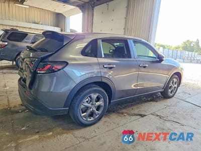 Trzecie zdjęcie samochodu z tyłu: 2027 HONDA HR-V LX VIN:3CZRZ1H3XVM708594 - miniatura