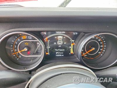 Zdjęcie 9 z 12 samochodu: 2018 JEEP WRANGLER UNLIMITED SAHARA VIN:1C4HJXEN2JW196017 - miniatura
