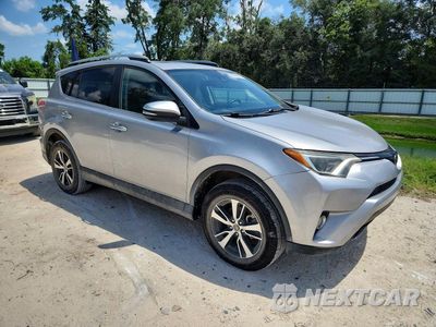 Czwarte zdjęcie samochodu z boku: 2018 TOYOTA RAV4 XLE VIN:2T3WFREV3JW498483 - miniatura