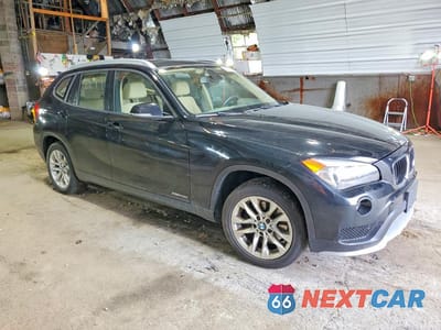 Czwarte zdjęcie samochodu z boku: 2015 BMW X1 XDRIVE28I VIN:WBAVL1C54FVY25056 - miniatura