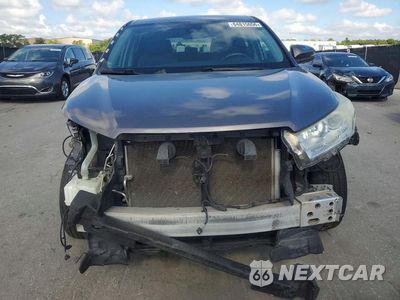 Piąte zdjęcie samochodu w środku: 2019 TOYOTA HIGHLANDER LE VIN:5TDZARFHXKS060857 - miniatura