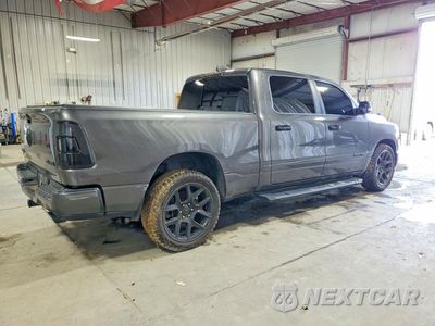 Trzecie zdjęcie samochodu z tyłu: 2024 RAM 1500 LARAMIE VIN:1C6SRFRT7RN161550 - miniatura