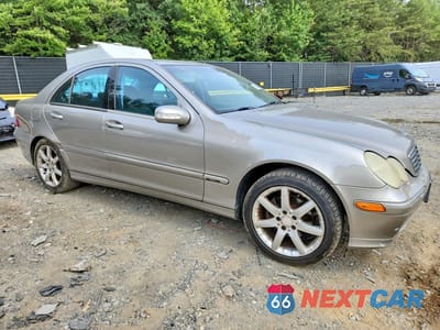 Czwarte zdjęcie samochodu z boku: 2003 MERCEDES-BENZ C 230K SPORT SEDAN VIN:WDBRF40J03F433484 - miniatura