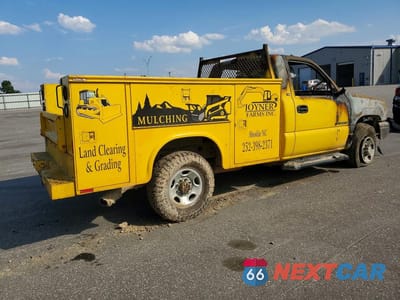 Trzecie zdjęcie samochodu z tyłu: 2005 CHEVROLET SILVERADO C2500 HEAVY DUTY VIN:1GBHC24U15E298818 - miniatura