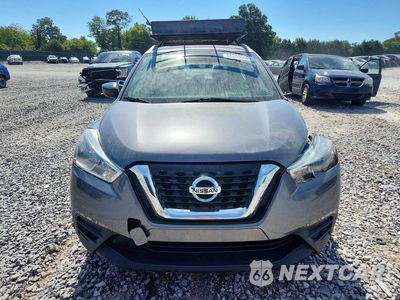 Piąte zdjęcie samochodu w środku: 2018 NISSAN KICKS S VIN:3N1CP5CUXJL529886 - miniatura