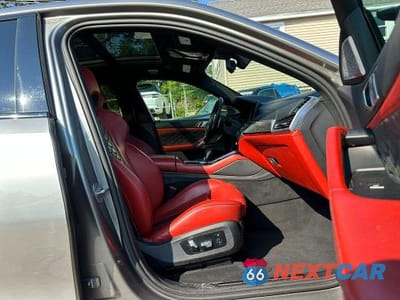 Zdjęcie 8 z 10 samochodu: 2023 BMW X6 M VIN:5YMCY0C03P9N63820 - miniatura