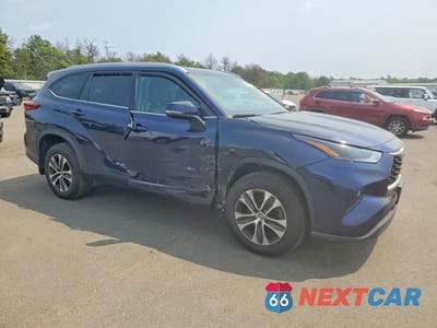 Czwarte zdjęcie samochodu z boku: 2022 TOYOTA HIGHLANDER XLE VIN:5TDGZRBH1NS567494 - miniatura