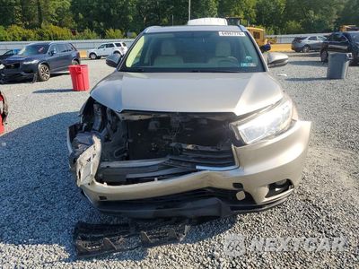 Piąte zdjęcie samochodu w środku: 2014 TOYOTA HIGHLANDER XLE VIN:5TDJKRFH0ES011651 - miniatura
