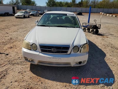 Piąte zdjęcie samochodu w środku: 2004 KIA OPTIMA LX VIN:KNAGD126145318693 - miniatura
