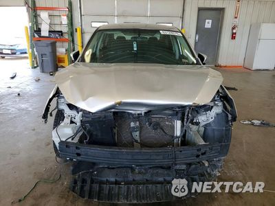 Piąte zdjęcie samochodu w środku: 2019 NISSAN SENTRA S VIN:3N1AB7AP6KY351462 - miniatura