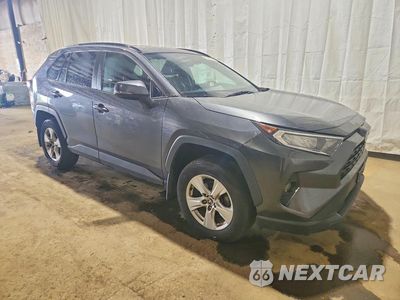 Czwarte zdjęcie samochodu z boku: 2021 TOYOTA RAV4 XLE VIN:2T3P1RFV2MC183794 - miniatura