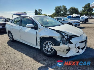 Czwarte zdjęcie samochodu z boku: 2018 TOYOTA PRIUS THREE VIN:JTDKARFU9J3062288 - miniatura