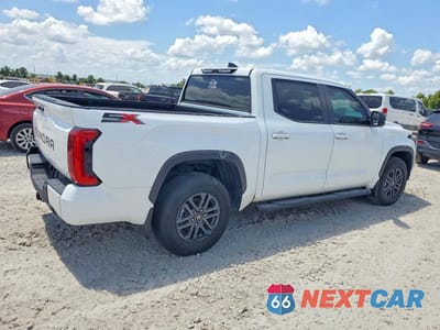 Trzecie zdjęcie samochodu z tyłu: 2025 TOYOTA TUNDRA SR5 VIN:5TFLA5AB6SX041623 - miniatura