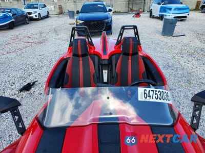 Piąte zdjęcie samochodu w środku: 2015 POLARIS SLINGSHOT SL VIN:57XAAPFA1F5100654 - miniatura