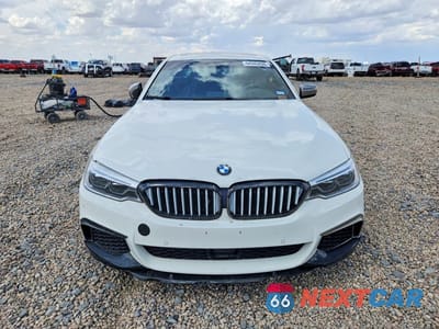 Piąte zdjęcie samochodu w środku: 2018 BMW M550XI VIN:WBAJB9C54JB035377 - miniatura