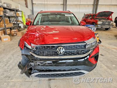 Piąte zdjęcie samochodu w środku: 2024 VOLKSWAGEN TAOS SE VIN:3VVVX7B2XRM070867 - miniatura