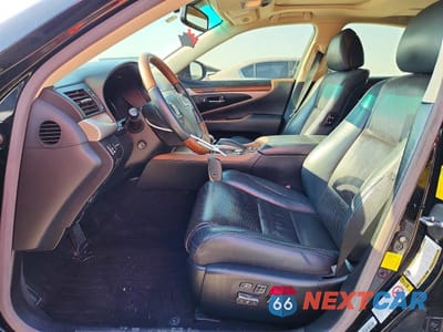 Zdjęcie 7 z 12 samochodu: 2014 LEXUS LS 460 VIN:JTHBL5EF3E5128896 - miniatura