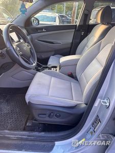 Piąte zdjęcie samochodu w środku: 2018 HYUNDAI TUCSON SEL VIN:KM8J3CA49JU676774 - miniatura