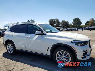 Czwarte zdjęcie samochodu z boku: 2020 BMW X5 XDRIVE40I VIN:5UXCR6C06L9B29394 - miniatura
