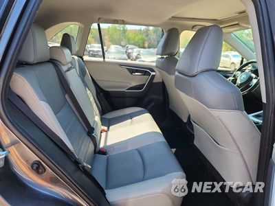 Zdjęcie 11 z 14 samochodu: 2019 TOYOTA RAV4 XLE PREMIUM VIN:JTMA1RFV5KD025979 - miniatura
