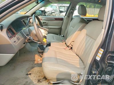 Zdjęcie 7 z 12 samochodu: 2003 LINCOLN TOWN CAR EXECUTIVE VIN:1LNHM81W73Y658439 - miniatura