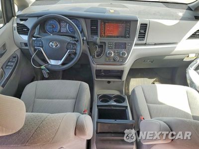 Zdjęcie 8 z 14 samochodu: 2019 TOYOTA SIENNA LE VIN:5TDKZ3DC5KS015940 - miniatura