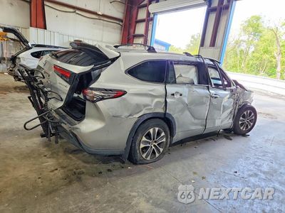 Trzecie zdjęcie samochodu z tyłu: 2022 TOYOTA HIGHLANDER HYBRID XLE VIN:5TDGBRCH1NS549919 - miniatura