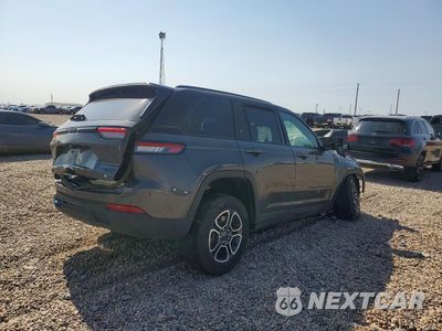 Trzecie zdjęcie samochodu z tyłu: 2024 JEEP GRAND CHEROKEE TRAILHAWK 4XE VIN:1C4RJYC60R8943121 - miniatura