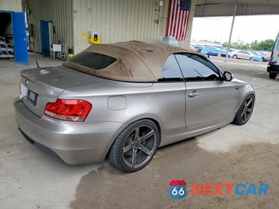 Trzecie zdjęcie samochodu z tyłu: 2010 BMW 135 I VIN:WBAUN9C58AVK41451 - miniatura