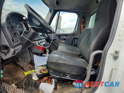 Zdjęcie 7 z 13 samochodu: 2019 FREIGHTLINER BUSINESS CLASS M2 BOX TRUCK VIN:3ALACWD39KDKP9658 - miniatura