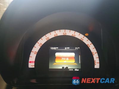 Zdjęcie 9 z 12 samochodu: 2018 SMART FORTWO VIN:WMEFJ9BA5JK283701 - miniatura