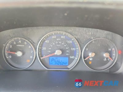 Zdjęcie 9 z 13 samochodu: 2010 HYUNDAI SANTA FE GLS VIN:5NMSG3AB8AH404235 - miniatura