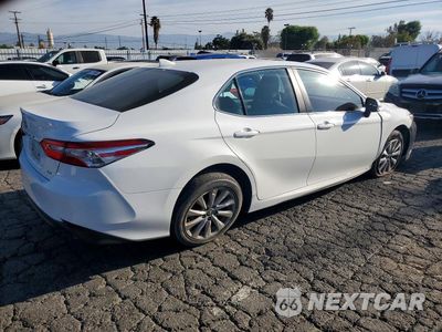Trzecie zdjęcie samochodu z tyłu: 2020 TOYOTA CAMRY LE VIN:4T1C11AK7LU859241 - miniatura