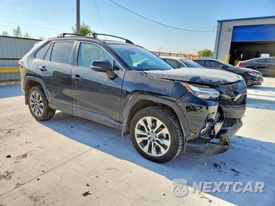 Czwarte zdjęcie samochodu z boku: 2023 TOYOTA RAV4 XLE PREMIUM VIN:2T3C1RFV2PW254462 - miniatura