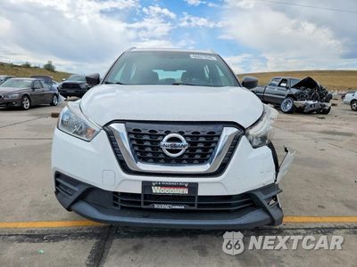 Piąte zdjęcie samochodu w środku: 2018 NISSAN KICKS S VIN:3N1CP5CU1JL517285 - miniatura
