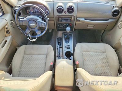 Zdjęcie 8 z 13 samochodu: 2005 JEEP LIBERTY SPORT VIN:1J4GK48K85W560479 - miniatura
