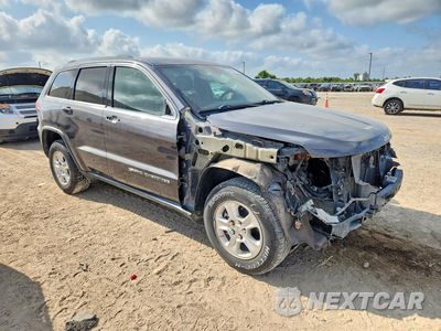 Czwarte zdjęcie samochodu z boku: 2017 JEEP GRAND CHEROKEE LAREDO VIN:1C4RJEAG0HC638045 - miniatura